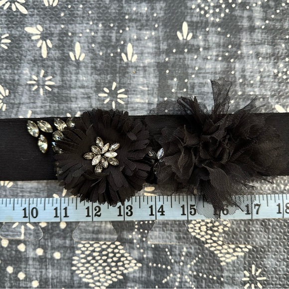 J. Crew Embelleished Black Elastic Waist Belt Small - Picture 3 of 6